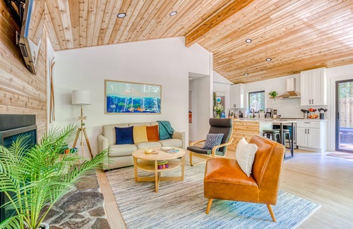 Zigzag Cabin | Charming, dog-friendly cabin with deck, firepit, grill, hot tub, fireplace & W/D