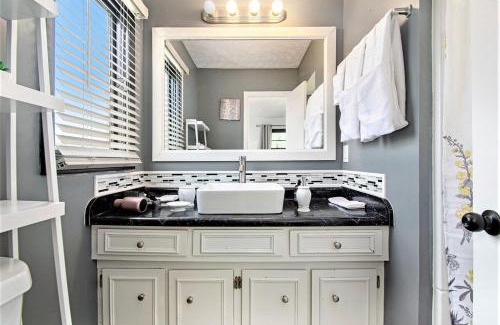 West Omaha House | Charming Elegance Getaway