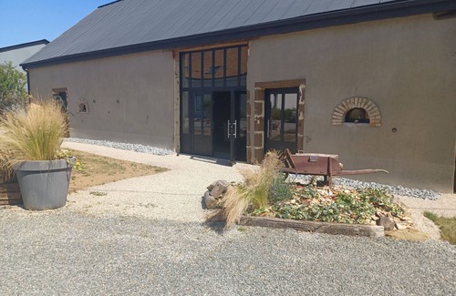 Savigne-lʼEveque Cottage | Charming Farmhouse: Pool, Kids' Zone, Modern Amenities, Close to Le Mans & Nature