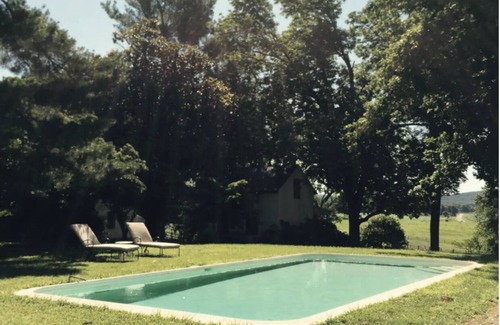 Oakpark House | Charming Farmhouse Cottage with Mountain Views