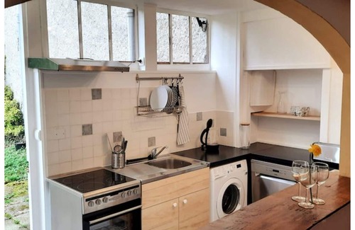 Bruges-Capbis-Mifaget House | Charming Pyrenees gîte - jacuzzi - 2/3 pers