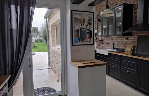 Saint-Vaast-la-Hougue Cottage | Charming house in St-Vaast-la-Hougue with enclosed garden, pets allowed