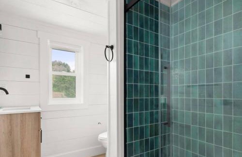 Moscow House | Charming & Freshly Restored Farmhouse 1 mile from center of Stowe