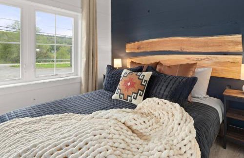 Moscow House | Charming & Freshly Restored Farmhouse 1 mile from center of Stowe