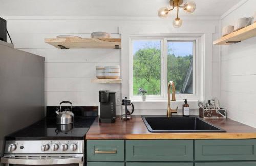 Moscow House | Charming & Freshly Restored Farmhouse 1 mile from center of Stowe
