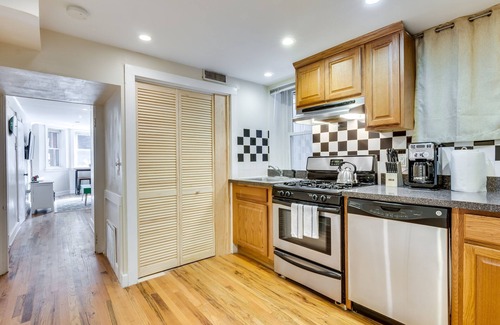 Roscoe Village Apartment | Charming Garden Apartment - Perfect for a Family Getaway by AllSet Turnover