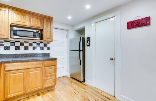 Roscoe Village Apartment | Charming Garden Apartment - Perfect for a Family Getaway by AllSet Turnover