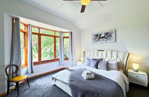 Garfield House | Charming Garfield Farm Stay 4BR Holiday Villa