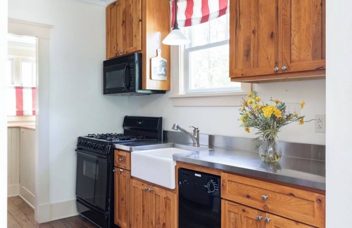 Warm Springs House | Charming Getaway Steps to Swimming Pool, Hot Tub and more!