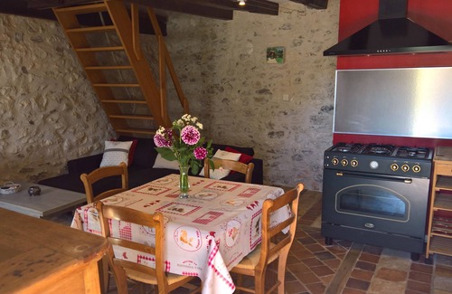 Pleumartin Cottage | Charming gîte 8 minutes from La Roche Posay