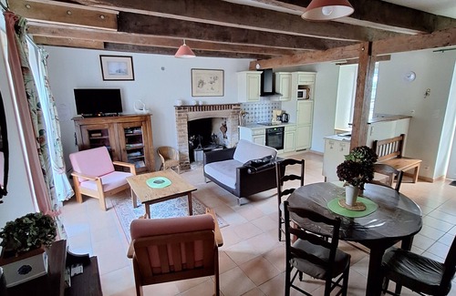Saint-Grave Cottage | Charming gite near Rochefort en terre, 2 stars, with covered swimming pool