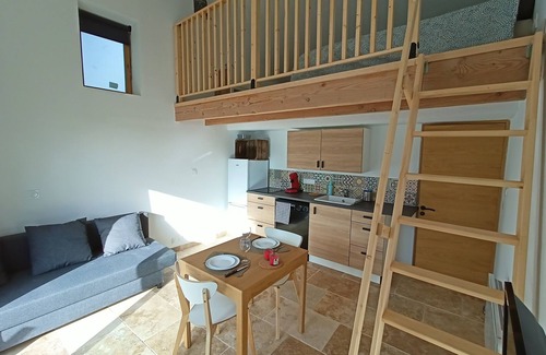 Crestet Cottage | Charming gîte with jacuzzi facing Mont Ventoux