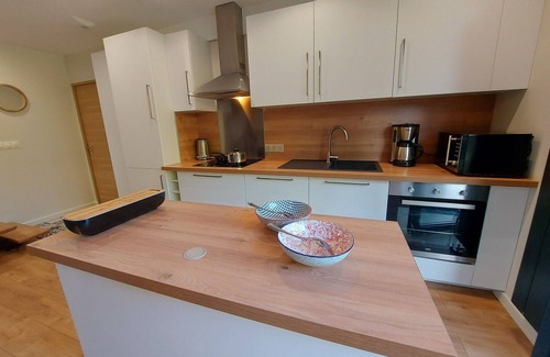 Alexain Cottage | Charming gîte with private pond and fishing, garden, BBQ, fibre, 2 bedrooms - Alexain