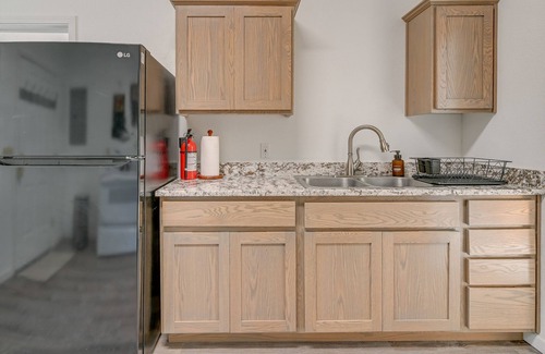 Grants Pass Cottage | Charming Grants Pass Cottage w/Patio & Gas Grill!