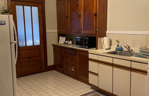 East Dundee Apartment | Charming Historic 2BR/1BA in DOWNTOWN EAST DUNDEE