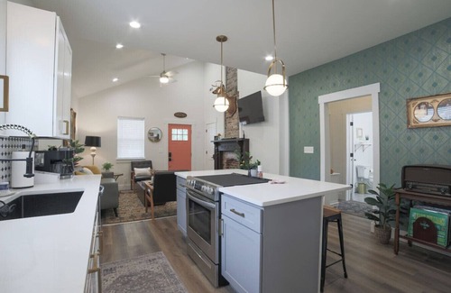 Northside House | Charming Historic Home | Walk to Northshore