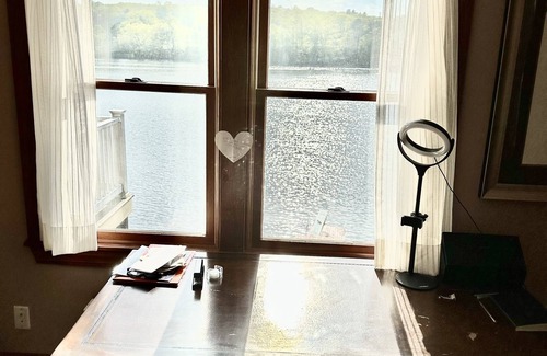 Worcester House | Charming home on Lake Quinsigamond!