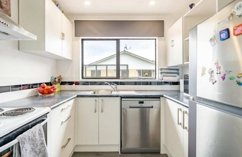 Trentham House | Charming home with fantastic location