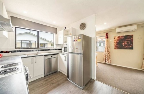 Trentham House | Charming home with fantastic location