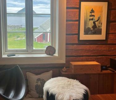 Godøy House | Charming House In An Old Barn By The Lighthouse