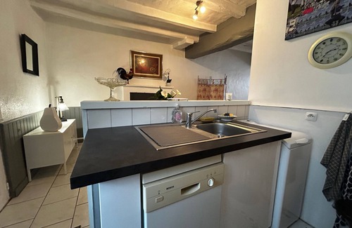 Barrou House | Charming House in Barrou: 2 Bedrooms, WiFi, Pet-Friendly, Near La Roche-Posay & Futuroscope