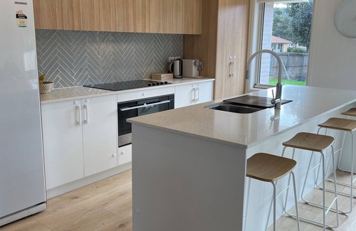 Orford House | Charming house nestled between Orford's golf course, winery, and beaches.