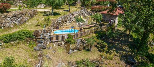 Mondim de Basto House | Charming house in Vilar de Ferreiros with shared pool