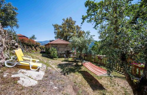 Mondim de Basto House | Charming house in Vilar de Ferreiros with shared pool