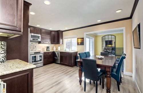 San Diego Villa | Charming La Jolla Area, 4bd/2bth w/Putting Green and NEW Ping Pong Table!