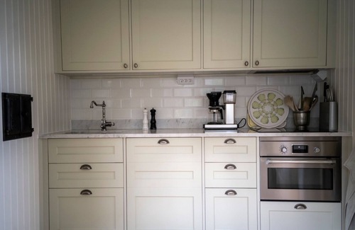 Vaxholm Cottage | Charming lake house with private jetty and amazing seaview