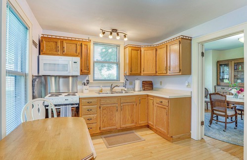 Lake Mills House | Charming Lake Mills Home Near Rock Lake & Beach