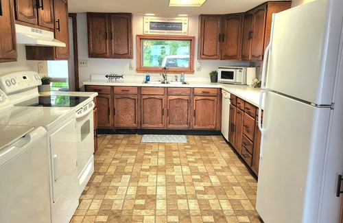 Coldwater Cottage | Charming Lakefront Cottage on Coldwater Lake