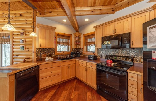 Swanton House | Charming Lodge w/Pool Table, Bar & Fireplaces