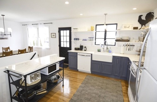 Brick House | Charming MCM Ranch. A bike ride to the beach. Friendly, safe neighborhood.