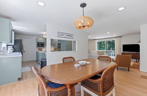 East Orleans House | Charming, Modern, Comfortable 2BR Home in Orleans - With Premium Amenities