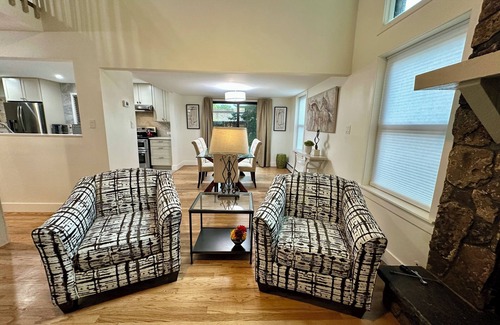 Applewood West House | Charming Mountain Contemporary 3-Bedroom 3-Bath 1- Office house in Golden