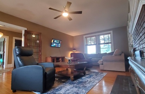 Oswego House | Charming Oasis in the Heart of Oswego!! Your Home Away from Home 🏡✨!!