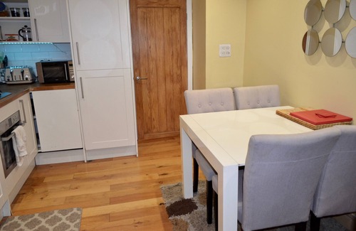 Larkhall Apartment | Charming One Bed Garden flat, close to Chapham & Brixton