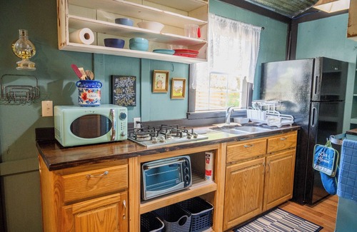 Ingleside Cabin | Charming Pondside tiny home in enjoyable Ingleside. Just minutes from the beach