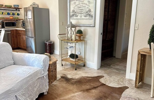 Stevensville Cottage | Charming private 1bdrm New pet friendly Cottage nestled in Stevensville/5 acres