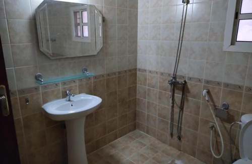 Al Wakrah House | Charming Private Room With Sheard bathroom