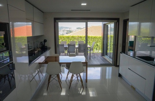 Guimaraes House | Charming 3-bedroom house with Barbecue area, AC and WiFi in Guimarães