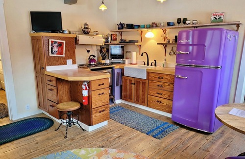 Winthrop Apartment | Charming Purple Sage 'Boardwalk' Apt located in downtown Winthrop, WA!