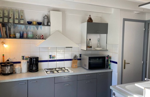 Le Palais House | Charming Quiet Cottage Near Shops, Garden, Pets Allowed, No WiFi/TV