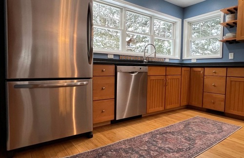 Northwood House | Charming Retreat, perfect family getaway, in tree farm with 100 & 80ac ponds