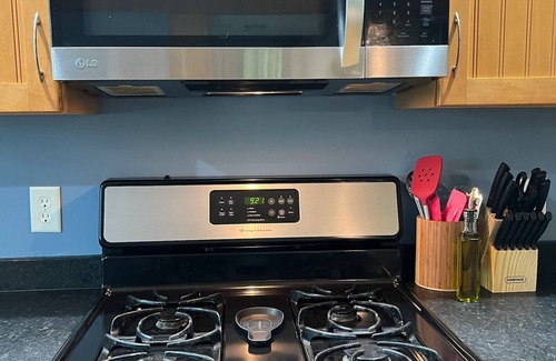 Northwood House | Charming Retreat, perfect family getaway, in tree farm with 100 & 80ac ponds