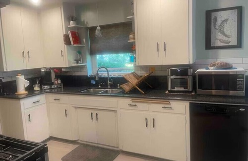 Midway House | Charming Retro Ranch, enclosed resort backyard, quiet cul-de-sac, close to shops