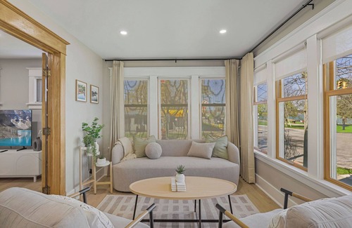 Tonawanda Cottage | Charming River Front Cottage Retreat