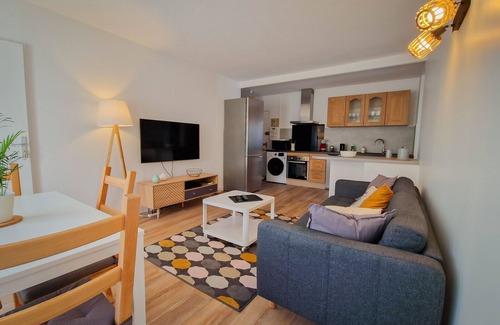 Cergy Apartment | Charming rooms in shared flat Cergy center