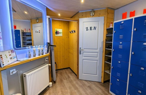 Ferdrupt Cottage | Charming Roulotte Stay: Streamside Serenity, Sauna, Massage & Ideal for Family or Friends